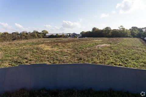 Distribution warehouse to rent, 2-4 Cotsworth Rd Gosport PO13 0AF
