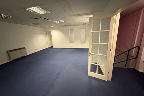 Warehouse to rent, Newgate Ln Fareham PO14 1DJ