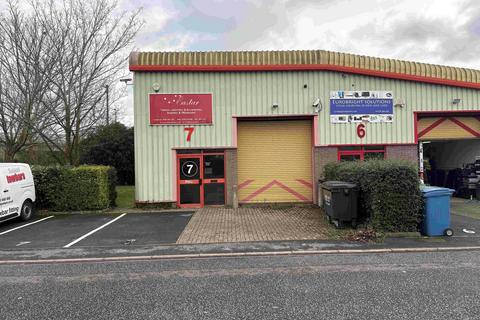 Warehouse to rent, Newgate Ln Fareham PO14 1DJ