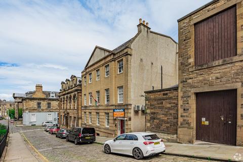 Office to rent, 25 Union St Edinburgh EH1 3LR