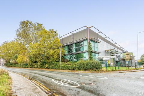 Distribution warehouse to rent, International Business Park Stratford London E15 2NF