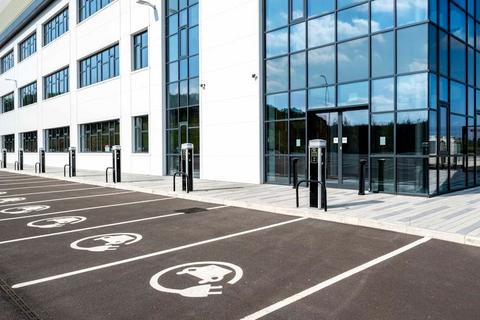Distribution warehouse to rent, Chippenham Rd Chippenham SN14 6BD