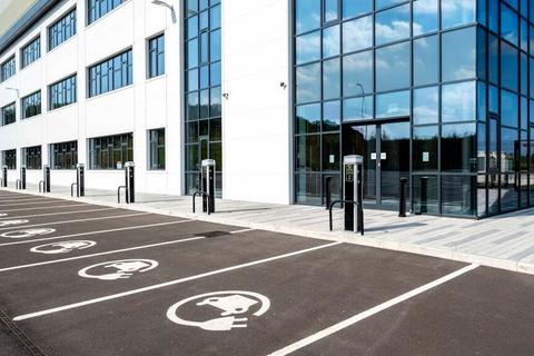 Distribution warehouse to rent, Chippenham Rd Chippenham SN14 6BD