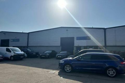Warehouse to rent, Henley Rd London E16 2ES
