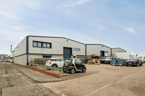 Warehouse to rent, Henley Rd London E16 2ES