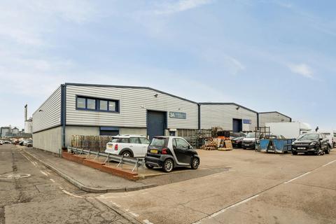 Warehouse to rent, Henley Rd London E16 2ES