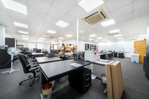 Warehouse to rent, Colne Way Watford WD24 7NE