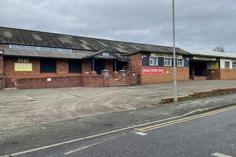 Showroom to rent, 141 Holt Rd Wrexham LL13 9DY