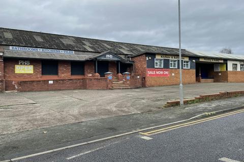 Showroom to rent, 141 Holt Rd Wrexham LL13 9DY