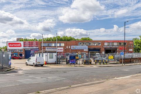 Warehouse to rent, Bermondsey Trading Estate London SE16