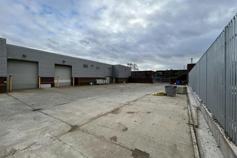 Warehouse to rent, 686-689 Stirling Rd Slough SL1 4ST