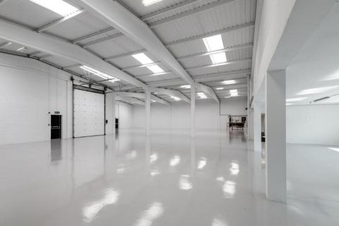 Warehouse to rent, Telford Way London W3 7XS