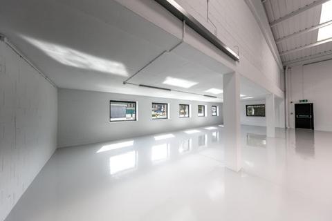 Warehouse to rent, Telford Way London W3 7XS