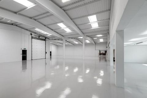 Warehouse to rent, Telford Way London W3 7XS