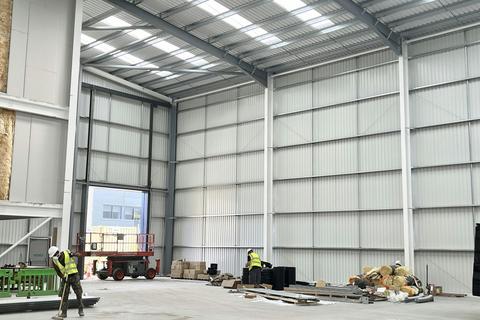 Distribution warehouse to rent, Station Approach Waltham Cross EN8 7LX
