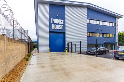 Distribution warehouse to rent, Station Road Approach Waltham Cross EN8 7LX
