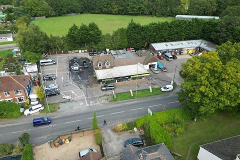 Garage for sale, 133-145 Botley Rd North Baddesley SO52 9EB