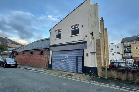 Distribution warehouse to rent, Sebastopol Rd Aldershot GU11 1SG