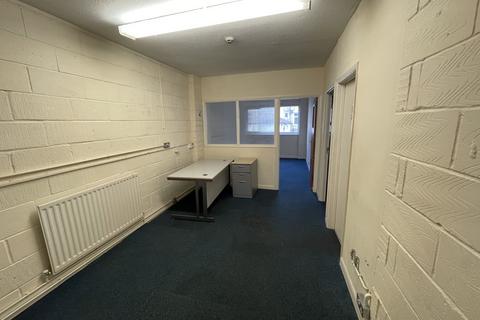 Distribution warehouse to rent, Sebastopol Rd Aldershot GU11 1SG
