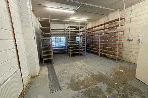 Distribution warehouse to rent, Sebastopol Rd Aldershot GU11 1SG