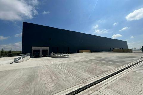 Warehouse to rent, Coldharbour Ln Rainham RM13 9BJ