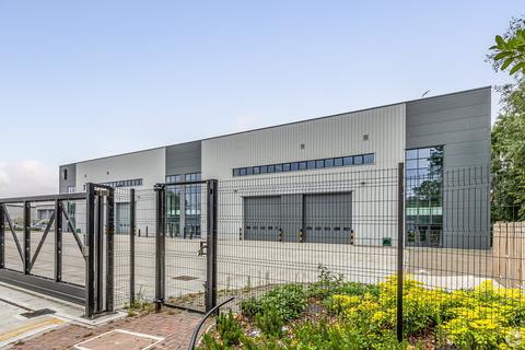 Warehouse to rent, North Crescent London E16 4TG