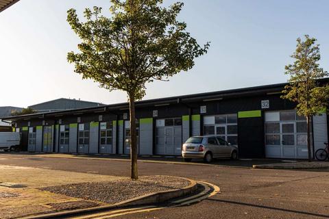 Distribution warehouse to rent, Molly Millars Ln Wokingham RG41 2PQ