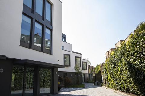 Office to rent, Ingate Pl London SW8 3NS