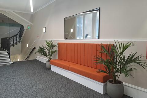 Office to rent, 125 Buchanan St Glasgow G1 2JA