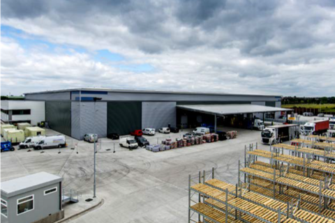 Distribution warehouse to rent, 1 Windrush Rd Tilbury RM18 7AN