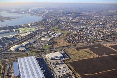 Distribution warehouse to rent, 1 Windrush Rd Tilbury RM18 7AN