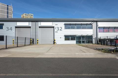Warehouse to rent, Telford Way London W3 7XS