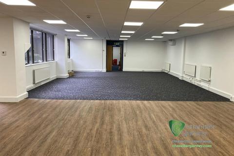 Office to rent, Buckingham St Aylesbury HP20 2NQ