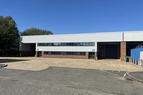 Distribution warehouse to rent, 1-3 Farmbrough Clos Aylesbury HP20 1DQ