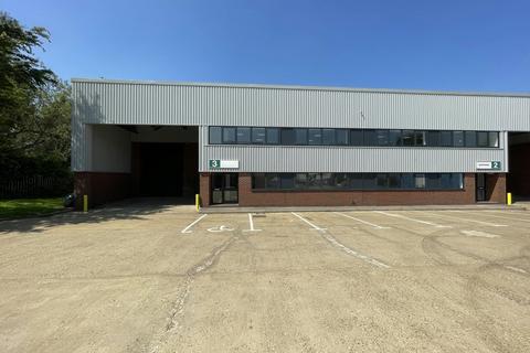 Distribution warehouse to rent, 1-3 Farmbrough Clos Aylesbury HP20 1DQ