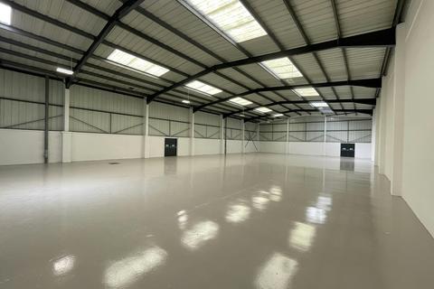 Distribution warehouse to rent, 1-3 Farmbrough Clos Aylesbury HP20 1DQ