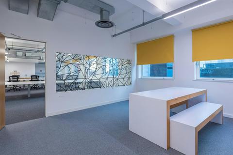 Office to rent, Queen Charlotte St Bristol BS1 4EX