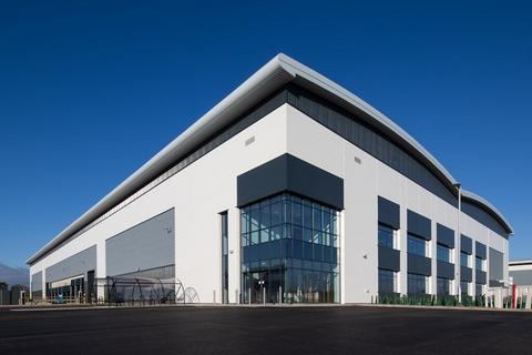 Distribution warehouse to rent, B81 Lichfield Rd Barton Under Needwood DE13 8ED