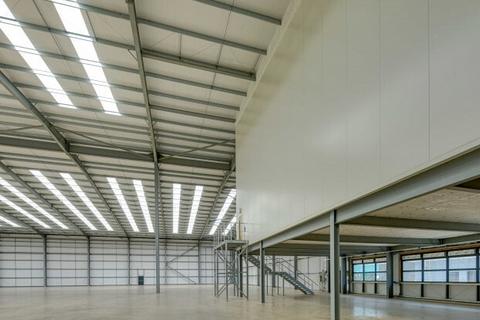Warehouse to rent, Tachbrook Rd Leamington Spa CV31 3DW