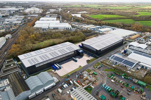 Warehouse to rent, River Way Harlow CM20 2EY