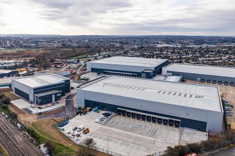 Warehouse to rent, River Way Harlow CM20 2EY