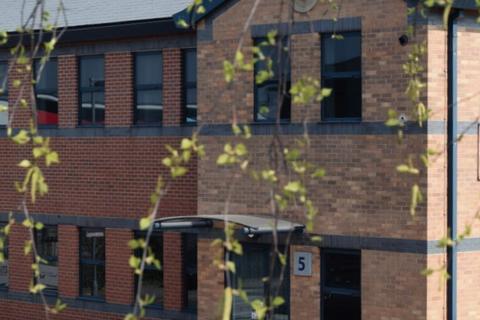 Office to rent, Aberford Rd Leeds LS25 2GH