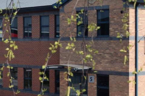 Office to rent, Aberford Rd Leeds LS25 2GH