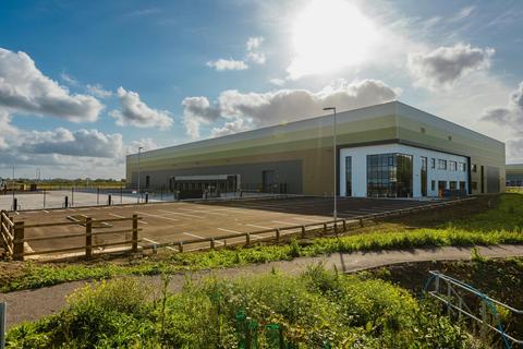 Distribution warehouse to rent, Chippenham Gtwy Chippenham SN14 6BD
