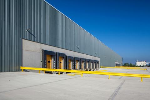 Distribution warehouse to rent, Liverpool International Business Park Liverpool L24 8RL