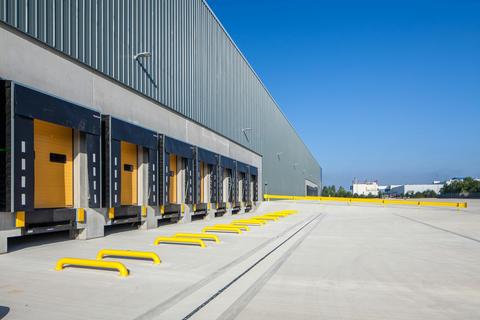 Distribution warehouse to rent, Liverpool International Business Park Liverpool L24 8RL