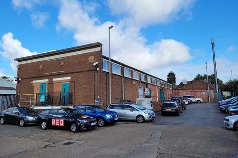 Warehouse to rent, Thornhill Rd Luton LU4 8EY