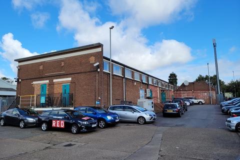 Warehouse to rent, Thornhill Rd Luton LU4 8EY