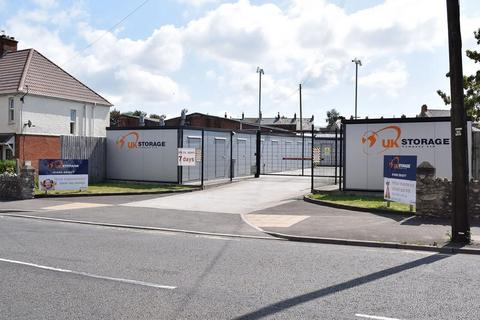 Mixed use to rent, 33 Furnham Rd Chard TA20 1AF