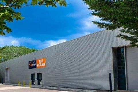 Warehouse to rent, 22-23 Westmead Industrial Estate Swindon SN5 7YT